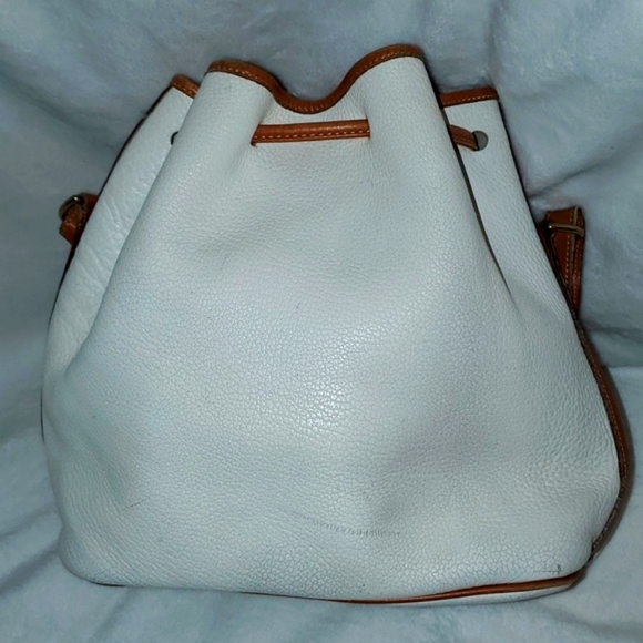 Dooney&BourkeVintageAWL White&Tan DrawstringBucketBag. TasselStyleDrawstring.EUC - Picture 2 of 16